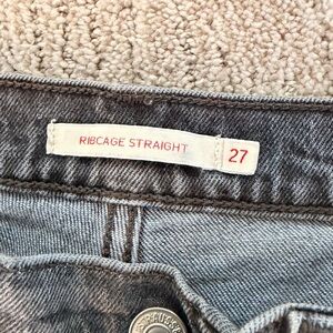 Levi's Ribcage Straight Jeans in Charcoal